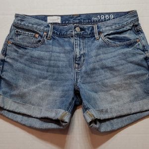 Gap 1969 Sexy Boyfriend Shorts fold denim size 28